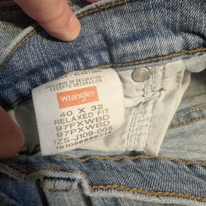 Wrangler Women's Light Blue Relaxed Jeans